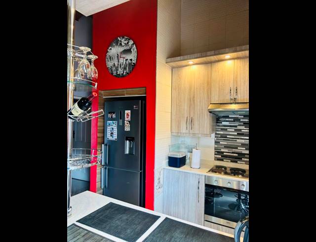 2 BEDROOM APARTMENT FOR SALE IN BRYANSTON